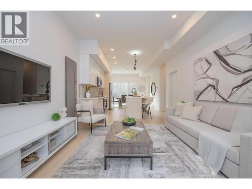 9188 Tronson Road Unit# 5, Vernon, BC - Indoor Photo Showing Living Room