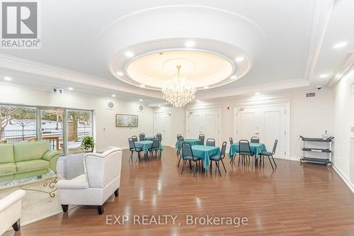 619 - 2075 Amherst Heights Drive, Burlington, ON - Indoor Photo Showing Living Room