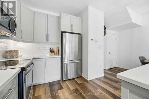 4004 Crown Street, Lincoln (Beamsville), ON - Indoor Photo Showing Kitchen
