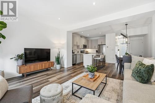 4004 Crown Street, Lincoln (Beamsville), ON - Indoor Photo Showing Living Room