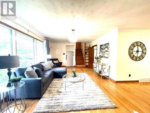 110 Riverview Boulevard, St. Catharines (Glendale/Glenridge), ON - Indoor Photo Showing Living Room