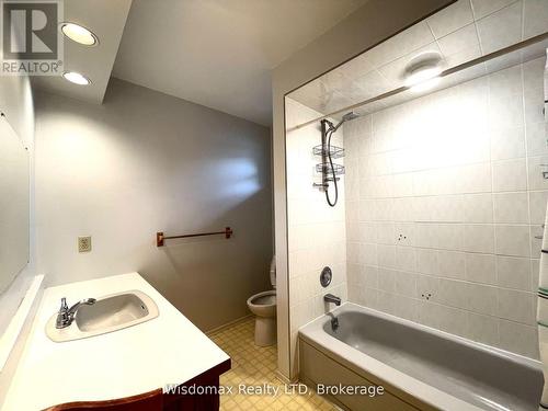 110 Riverview Boulevard, St. Catharines (Glendale/Glenridge), ON - Indoor Photo Showing Bathroom