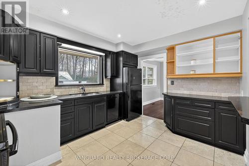 142 Beechwood Crescent, Newmarket, ON - Indoor Photo Showing Kitchen With Double Sink