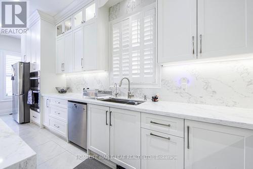 42 Foothills Crescent, Brampton, ON - Indoor Photo Showing Kitchen With Double Sink With Upgraded Kitchen