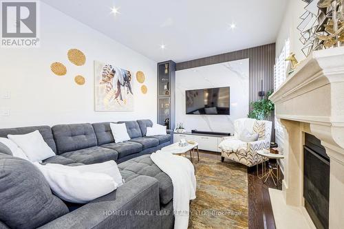 42 Foothills Crescent, Brampton, ON - Indoor Photo Showing Living Room