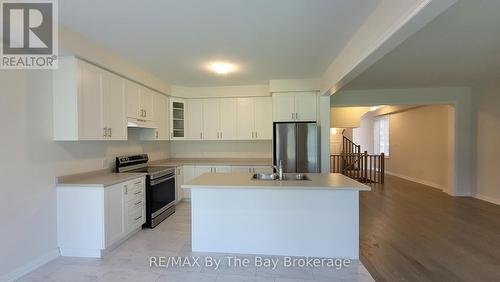 65 Federica Crescent, Wasaga Beach, ON - Indoor Photo Showing Kitchen With Double Sink
