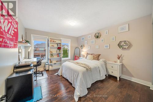 1351 Mcguffin Gate, Milton, ON - Indoor Photo Showing Bedroom