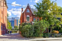 101 DOVERCOURT ROAD  Toronto, ON M6J 3C2