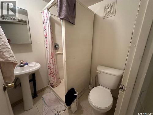1750 Ottawa Street, Regina, SK - Indoor Photo Showing Bathroom