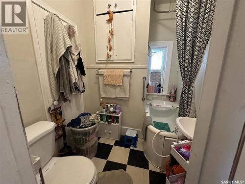 1750 Ottawa Street, Regina, SK - Indoor Photo Showing Bathroom