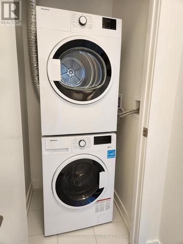 704N - 120 Broadway Avenue, Toronto, ON - Indoor Photo Showing Laundry Room