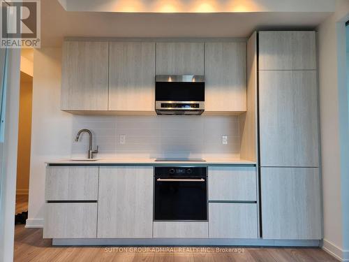 704N - 120 Broadway Avenue, Toronto, ON - Indoor Photo Showing Kitchen