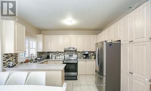 20 Oblate Crescent, Brampton, ON - Indoor Photo Showing Kitchen With Double Sink With Upgraded Kitchen