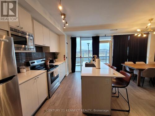 Th2 - 60 George Butchart Drive, Toronto, ON - Indoor Photo Showing Kitchen