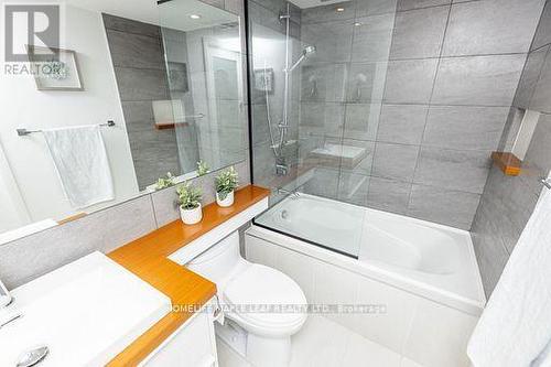 407 - 323 Richmond Street E, Toronto, ON - Indoor Photo Showing Bathroom