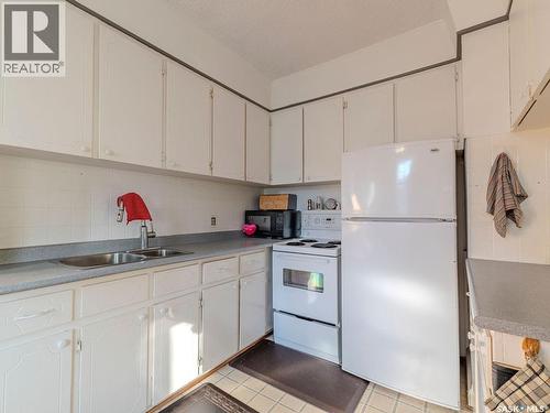 200 11Th Street E, Prince Albert, SK - Indoor Photo Showing Kitchen With Double Sink