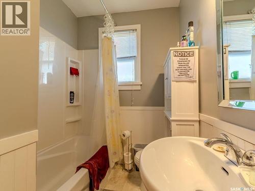 200 11Th Street E, Prince Albert, SK - Indoor Photo Showing Bathroom