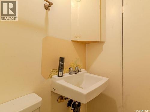 200 11Th Street E, Prince Albert, SK - Indoor Photo Showing Bathroom