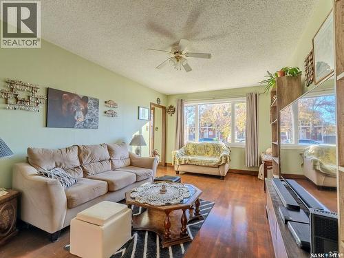 200 11Th Street E, Prince Albert, SK - Indoor Photo Showing Living Room