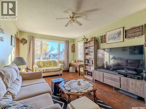 200 11Th Street E, Prince Albert, SK - Indoor Photo Showing Living Room