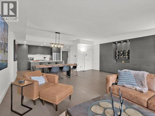 1191 Sunset Drive Unit# 401, Kelowna, BC - Indoor Photo Showing Living Room