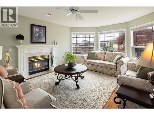595 Yates Road Unit# 61, Kelowna, BC - Indoor Photo Showing Living Room With Fireplace