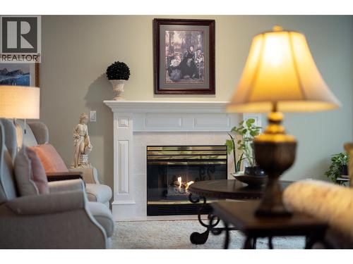 595 Yates Road Unit# 61, Kelowna, BC - Indoor Photo Showing Living Room With Fireplace