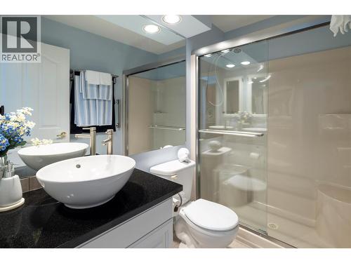 595 Yates Road Unit# 61, Kelowna, BC - Indoor Photo Showing Bathroom