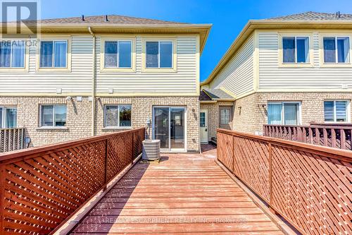 63 - 1489 Heritage Way, Oakville, ON - Outdoor