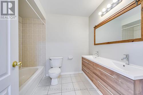 63 - 1489 Heritage Way, Oakville, ON - Indoor Photo Showing Bathroom