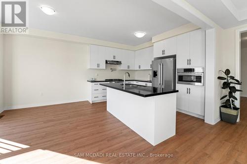 37 Southbury Manor (Upper) Drive, Caledon, ON - Indoor Photo Showing Kitchen