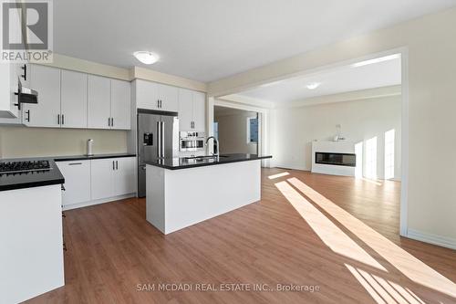 37 Southbury Manor (Upper) Drive, Caledon, ON - Indoor Photo Showing Kitchen