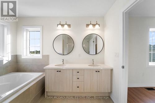 37 Southbury Manor (Upper) Drive, Caledon, ON - Indoor Photo Showing Bathroom