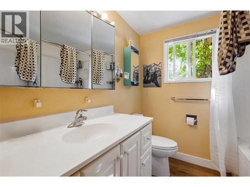 8 Rose Place, Osoyoos, BC - Indoor Photo Showing Bathroom