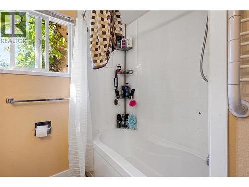 8 Rose Place, Osoyoos, BC - Indoor Photo Showing Bathroom