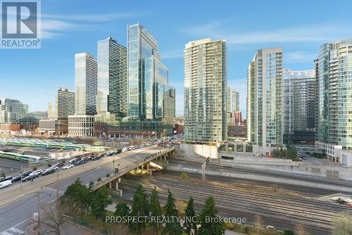 935 - 1 Concord Cityplac Way, Toronto, ON - Outdoor With Facade