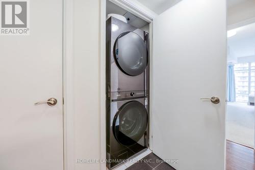 2408 - 2181 Yonge Street, Toronto, ON - Indoor Photo Showing Laundry Room