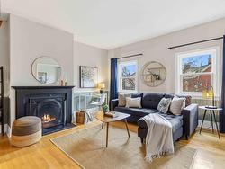 211 5393 Victoria Road  Halifax Peninsula, NS B3H 1M4