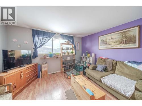 1504 Carson Street, Clinton, BC - Indoor Photo Showing Living Room