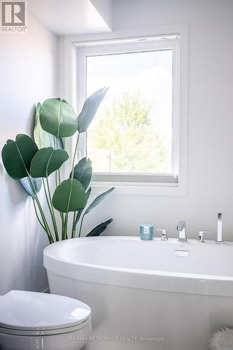 27 Thornton Avenue, Toronto, ON - Indoor Photo Showing Bathroom