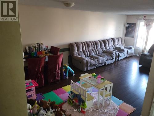 94 Leacrest Street, Brampton, ON - Indoor Photo Showing Living Room