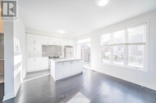220 Beaveridge Avenue, Oakville, ON - Indoor Photo Showing Kitchen With Upgraded Kitchen