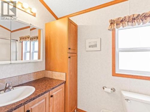 8 Tagish River Road, Whitehorse South, YT - Indoor Photo Showing Bathroom