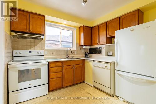 KITCHEN - 52 Clydesdale Drive, Toronto, ON - Indoor Photo Showing Kitchen With Double Sink
