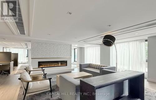 Lph20 - 543 Richmond Street W, Toronto, ON - Indoor Photo Showing Living Room With Fireplace