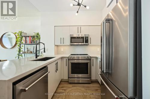 2511 - 219 Fort York Boulevard, Toronto, ON - Indoor Photo Showing Kitchen With Upgraded Kitchen
