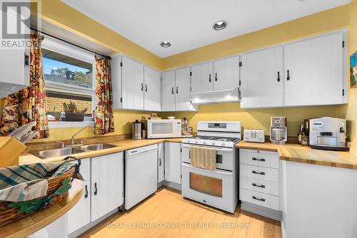 166 Clements Road E, Ajax, ON - Indoor Photo Showing Kitchen With Double Sink