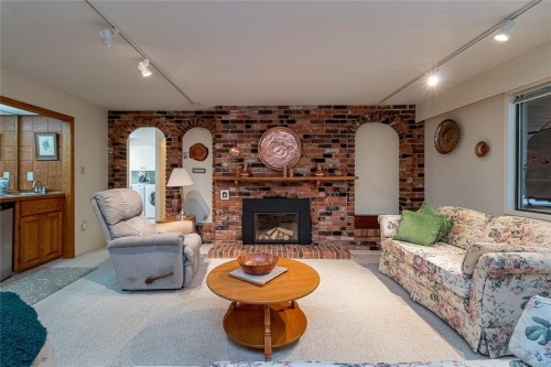 9565 Ardmore Dr, North Saanich, BC 