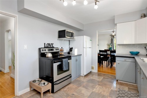 1013 Strathmore St, Nanaimo, BC 