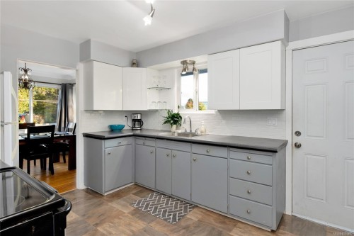 1013 Strathmore St, Nanaimo, BC 